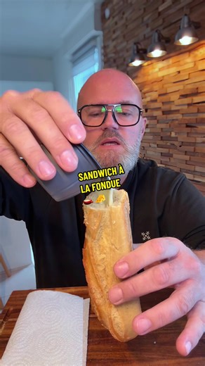 🫕 Sandwich fondue savoyarde express Pain croustillant, fromage bien coulant… 😍 Fondue savoyarde Richemont en pot individuel 👉 2 min au micro-ondes et c’est prêt Tu verses, tu refermes, tu te régales 🤝 Il faut être généreux 😏 #sandwich #fromage #fondue #recettefacile #foodtiktok
