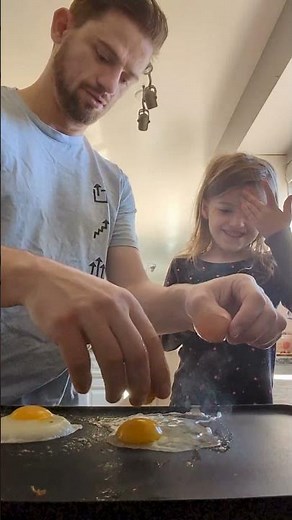 Cracking Eggs on Kids Head Prank #crackingeggsprank #prank #eggprank