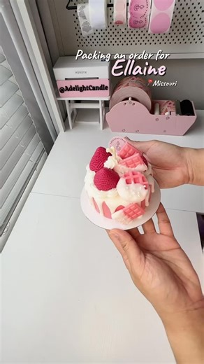 Another lovely order heading to the Midwest 🤎✨ She picked the Duo Delight — everyone’s favorite combo! 🩷 🍓 Strawberry Cream Cake Candle 🍦 Vanilla Caramel Cake Candle Treat yourself to this Duo Delight — with free shipping within the U.S. 🛍️ #adelightcandle #dessertcandles #cakecandle #smallbusinesslove #shopsmallbusiness | Adelight Candle