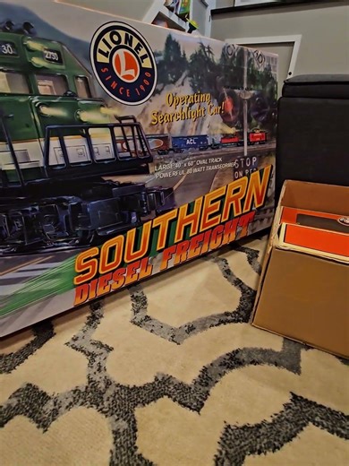 Lionel Southern diesel freight train set #trains #railway #modeltrains #oldschool #locomotive