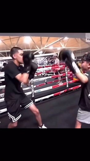 1.6K views · 40 reactions | Devastating combo  - Follow @boxunity_ for more! 壘 - - - - - - - - - #sparring #sparringsession #boxing #boxingtraining #boxinglife #floydmayweather #boxingjunky #boxingfit #boxingguru #turnpostnotificationson #boxingdrills #boxingworld #tbe #boxeo #boxen #boxunity #boxingmotivation #boxaholic #ipreview | Boxunity | Facebook