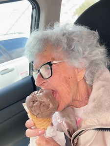 Helen Van Winkle on Instagram