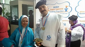 Disabilitas Tanpa Tangan, Wanita Asal Iran Ini Mampu Melukis dan Main Tenis Meja