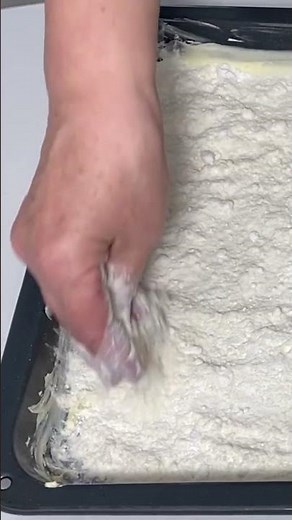 Szórt túros sütemény elkészítése (Lusta asszony rétese)