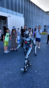 At the Beijing World Robotics Conference, the zhongruin robot runs too much like humans.🤖 | AI Insider