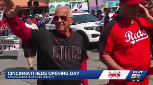 Cincinnati celebrates baseball tradition at opening day parade