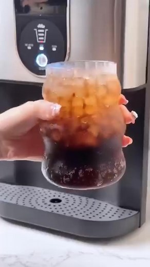 🧊 Good ice is here! Love soft, chewable ice cubes? 🍹Our ice maker gives you crunchy ice cubes in just 10 minutes! 💧 No water connection required 📱 WiFi Voice Control ⚡ Produces up to 56 pounds per day 🧼 Effortlessly self-cleaning Perfect for iced coffee, cocktails, and summer sips! ☀️ | Rachael Dennis