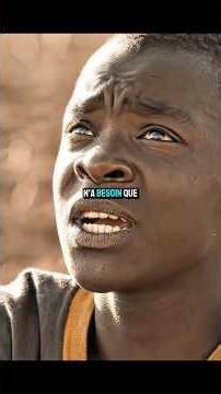 Son père lui interdit l’école… il change le destin du village