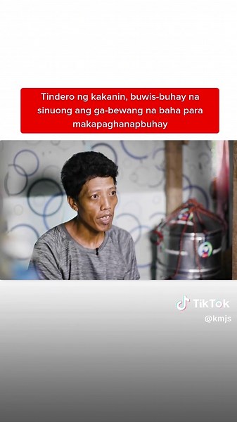 Tindero ng kakanin, buwis-buhay na sinuong ang ga-bewang na baha para makapaghanapbuhay #KMJS | Kapuso Mo, Jessica Soho