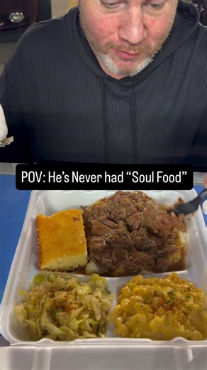 Watch Yo Mouth on Instagram: "So you’ve never had Soul Food before. That’s ok, Today, we’re changing that ❤️ The seasoning🔥, the taste🔥the flavor🔥the love🔥 #fypシ #live #eats #viralreelsvideo❤️ #fyp"