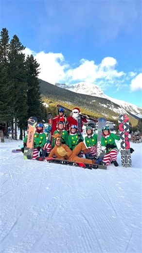 SANTA’S SKIING AT CASTLE! 🎅🎄🧑‍🎄❄️❤️ It’s always a treat when Santa, Mrs. Claus, and the elves stop in for a ski! Merry Christmas and Happy Holidays from all of us at Castle 🫶 | Castle Mountain Resort