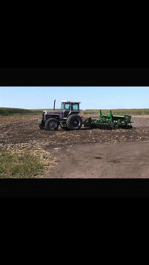 We’re Farminnnnn#farmlife #fyp #2023 #wefarmin #farmstuff #whitefarmequipment