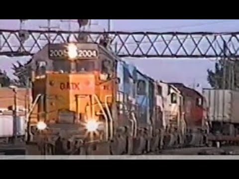 Canadian Pacific freight with engines in five different paintjobs, Metra F40C. 10 3 93.