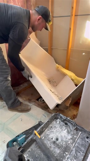 69K views · 392 reactions | How to Demo a Shower Insert! #construction #homerenovation #renovation #diy #realestate #design #entrepreneur #tools #remodel #interiordesign #carpentry #woodworking #diy | WINNI | Facebook