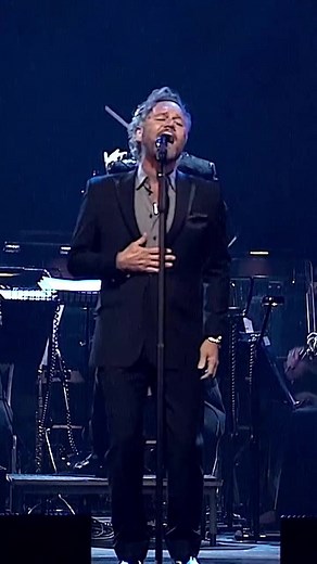 David Phelps Performs 'The Impossible Dream' in Paris