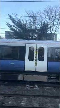 Freight Action & Elizabeth Line Race at Acton Main Line #train