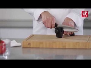 Sharpening knives with the TWINSHARP knife sharpener