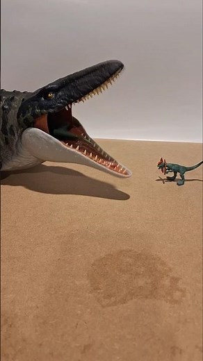 Mosasaurus behavior #jurassicworldrebirth #jurassicworld #mosasaurus #dilophosaurus