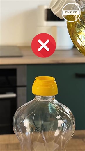 Spoon hack for liquid pouring #easy #smart #liquid #pouring #spoontrick