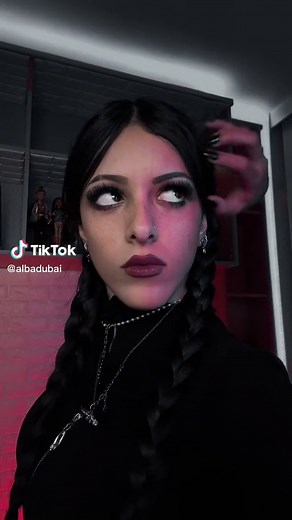 Alba Dubai: Caminatas y Disfraces Creativos