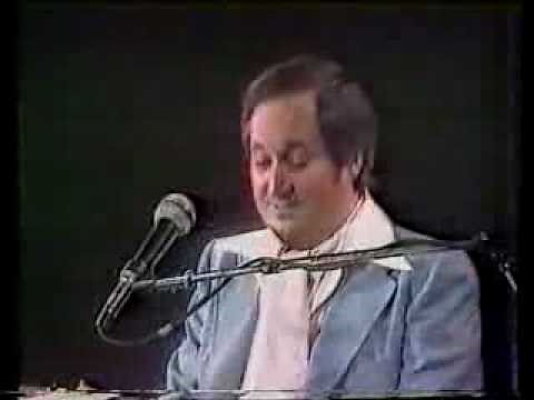 Neil Sedaka sings AMARILLO, Live in Los Angeles