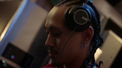 Hercules DJControl Inpulse 300 MK2 with Rubber Pads, Serato DJ Lite Software and Beatmatch Guide