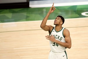 Η ζωή του Γιάννη Αντετοκούνμπο διαβάζεται σαν το απόλυτο redemption story