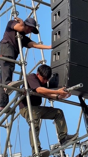 Line Array Set-up 🎛️🎛️🎤🎤🔊🔊 #soundsystem #soundcheck #dj #sound #linearray #soundengineer #shortsfeed
