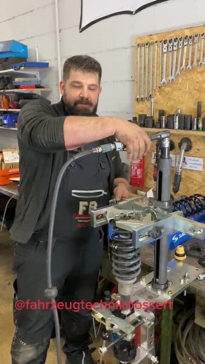 Fahrwerk Stoßdämpfer Federbein Federspanner Feder Fahrwerksfeder Achsvermessung Fahrzeugtechnik Bossert Kfz Werkstatt Diagnose Reparatur