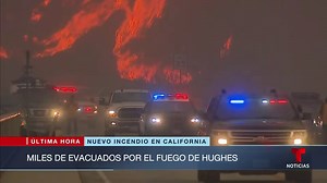 El incendio Hughes estalló a última hora de la mañana en Los Ángeles y arrasó casi 8 millas cuadradas cerca del lago Castaic, una popular zona de recreo a unas 40 millas de los devastadores fuegos de Eaton y Palisades, que arden por tercera semana consecutiva. | Noticias Telemundo