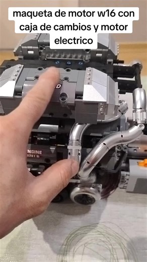 Maqueta de Motor W16 Funcional con Caja de Cambios