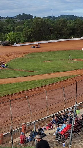 Here is another clip of the super doing hot laps from 411 Motor Speedway. #throwback #fyp #dirttrackracing #superdirtlatemodel #racing | Dirt N' Speed Media