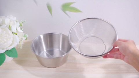Baderke 2 Pcs Mini Colander & Food Strainer 304 Stainless Steel Small Mixing Colanders Bowl Rice Strainer for Kitchen Cooking Fruit Washing Vegetable(6.3 x 2.76 Inches,Silvery)