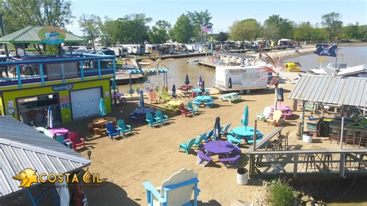 Tucked into Memory Marina on the Sandusky River, Jimmy Bukkett's is the ultimate summer hangout in Fremont, OH. Think beachy vibes, live music every weekend, lake-fresh perch, burgers & deep-fried bacon “pig on a stick,” and riverside bars — one even crafted from a retro 1958 Lyman boat! 🎶 Open seasonally Fri–Sun, Jimmy Bukkett’s draws local bands from Sandusky to Toledo and offers that “hard‑to‑find, harder‑to‑leave” tropical feel. 🏡 Stay a while: On‑site Airbnb rentals at Memory Marina make 