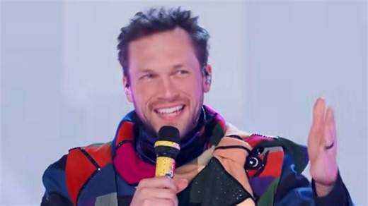 The Masked Singer Season 14 Runner-Up Phillip Phillips Reveals How Performing As Pugcasso Compared To American Idol & Discusses His New Single