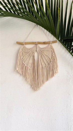 Varias horas y dias de trabajo para realizar este tapiz de alas de ángel en macramé 🧵🪽#careymacrame #macramepasoapaso #macramelove #macrametutorial #hechoamano #tapizmacrame #alasdeangel