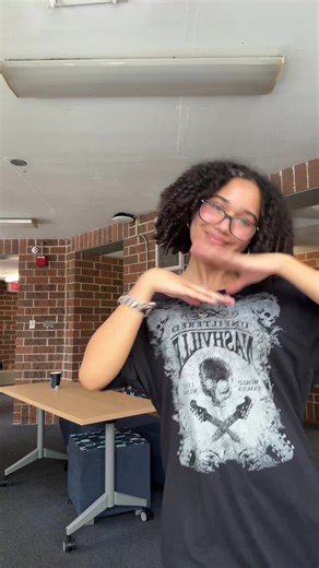 Cute Poses for the Camera: Fun and Silly Ideas