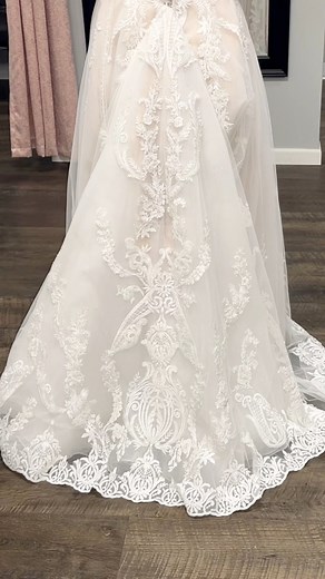 Two ways to carry your train: fingerloop or bustle✨ #alinaalterations #reelsvideoシ #trendingreelsvideo #fypシ #foryoupage #facebookviral #alterations #facebookreel #fyp #bridal #tips #howto #tipsandtricks #beautiful #wedding #weddingdress #WeddingInspiration #weddingtips | Alina Alterations