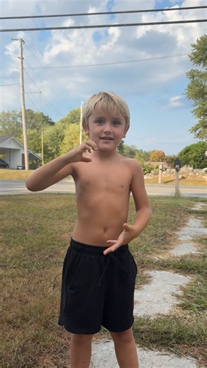 15 reactions | Come learn Bentley, he’s really enjoying learning sign language! #family #signlanguage #learning | Luke Cline | Facebook