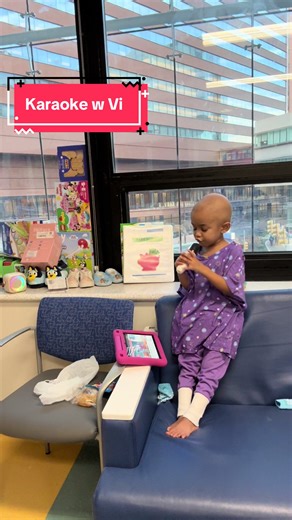 Karaoke time! When we disconnected yall know we making the best of it! Making the best out of hospital living. Lol Singing is not a family trait 😂 Sorry not sorry if we hurt anyone ears! #childhoodcancerawareness #neuroblastoma #hospitallife #karaoke