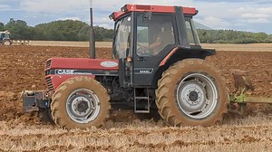 337K views · 3.2K reactions | Dave Fuller giving his lovely Case IH 844XL a run out at last weekend's A Field of Friends working day. #caseih #caseih844xl #tractor #classictractor #thetractortwitcher #plough #ploughing #afieldoffriends | The Tractor Twitcher | Facebook