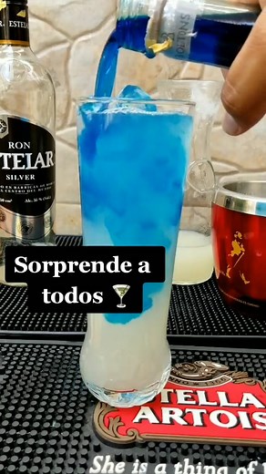 586K views · 17K reactions | ¡Descubre la magia de la coctelería con nuestro curso online! Aprende técnicas profesionales, crea combinaciones únicas y sorprende a todos. ¡Regístrate ahora y conviértete en un maestro de los cócteles MAS INFORMACION, CLICK EN EL SIGUIENTE LINK : https://beacons.ai/aprendecocteleria #cocteles#hielo#bartender#cocteleria | Bebidas y Postres | Facebook