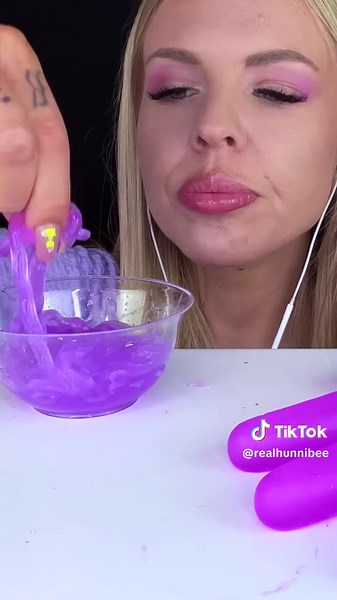 These were so good though 💜 . . . . . . . #asmr #asmrsounds #hunnibeeasmr #satisfying #satisfyingvideo #eating #eatingasmr #trending #foryou #foryoupage #shorts #reels #viral #explorepage #hunnibee