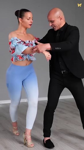 Sensual Bachata Dance Tip Liana & CaptainSalsa | CaptainSalsa