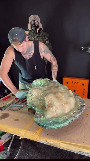 ALIEN ASMR! Demolding the huge Xenomorph head!