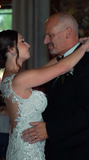 Emotional First Dance of the Newlyweds | Tender & Magical Moment