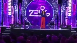 TERESA MANNINO SU CINGOLANI e BEZOS, GRANDISSIMA: "Il nostro pianeta è stato progettato per tre miliardi di persone" Ma progettato da CHI? E quando? Siamo circa 7 miliardi di persone... Picciotti, qua qualcuno se ne deve andare... Ecco ministro, inizi lei che io la seguo". | Giorgio Bianchi