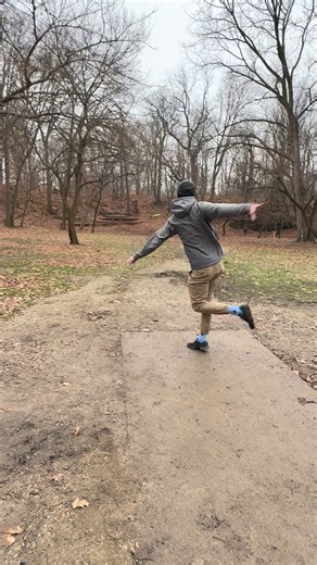 Got to sneak out and play the Canyons at Dellwood on the Christmas trip. Great start to a chilly round with an easy birdie #goliathdiscs #discgolf #teamgoliath #dellwooddiscgolf