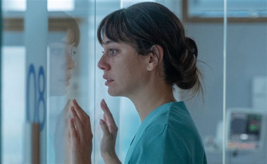 The creator of 'Elite' ventures into the hospital drama genre and once again climbs to the top spots on Netflix