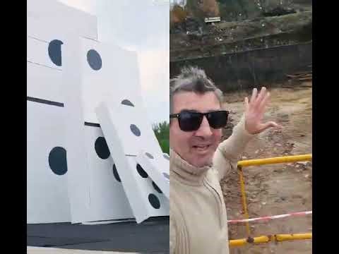 THANKS TO ME THE BIGGEST DOMINO DID NOT SMASH ANYTHING